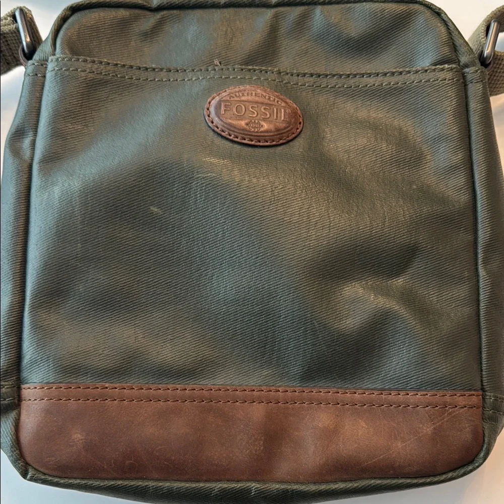 Fossil elegant messenger